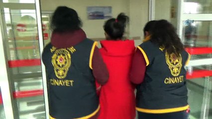 Vicdansız anne kızını elbiseyle boğmaya çalıştı