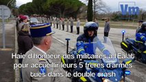 La haie d'honneur des militaires à l'Ealat pour accueillir leurs 5 frères d'armes tués dans le double crash