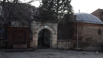 Tarihi Türbenin Kurşun Levhalarının Çalındığı İddiası