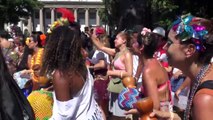 Bloco 'Mulheres Rodadas' reúne foliões contra assédio no Carnaval