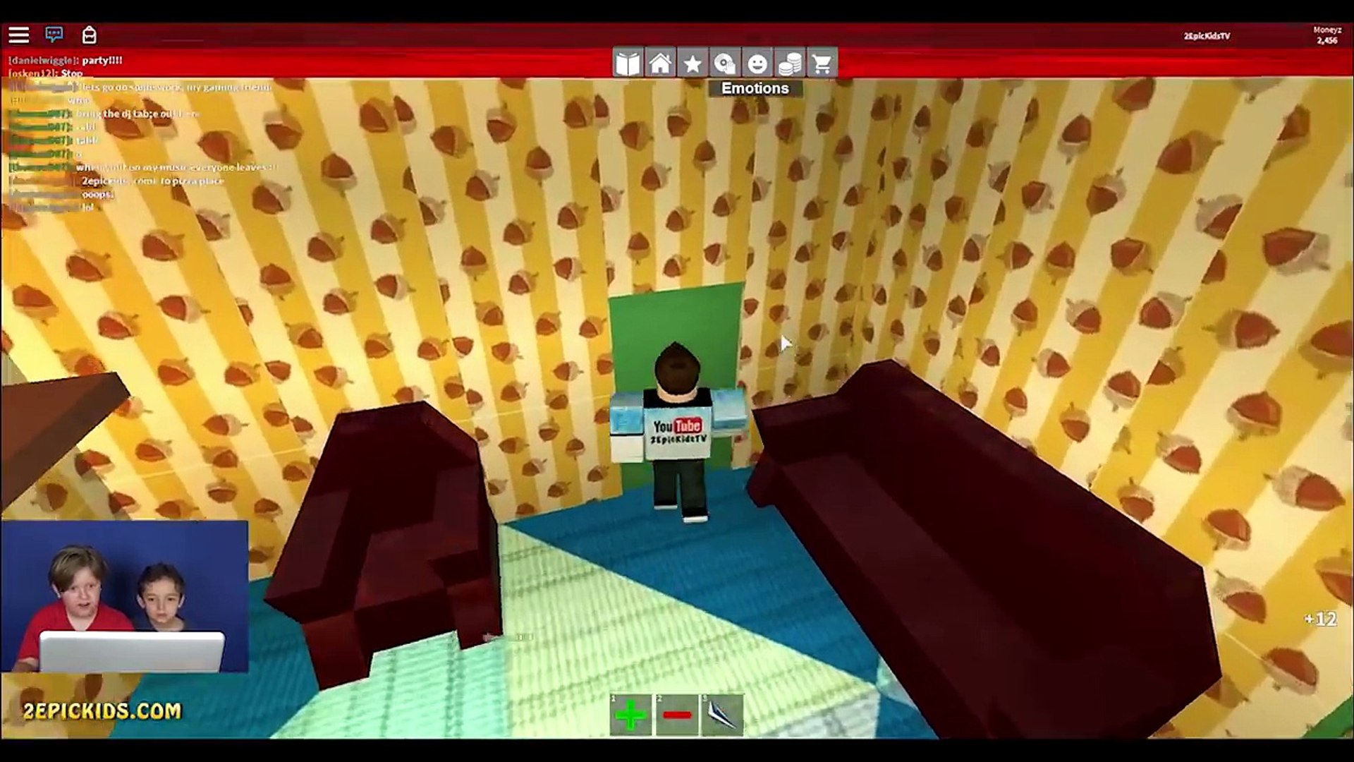 ⁣Playing ROBLOX: Work at a Pizza Place with Daniel Wiggle! (KIDS GAMING)