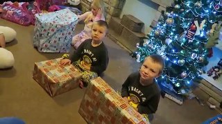 CHRISTMAS DAY 2016 OPENING PRESENTS GALORE