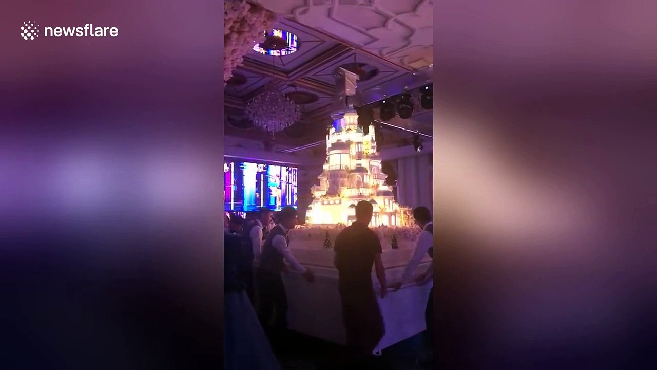 Colossal cake wows wedding guests
