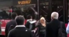 İzmir'in Göbeğinde Şok Görüntüler! Otobüs Şoförüne Kamçıyla Saldırdı