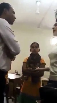 DU professor gets slapped by students for sending lewd messages and seeking private meets; watch video