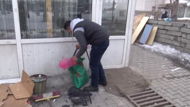 Üşüyen Güvercinleri Soba ile Soğuktan Koruyor