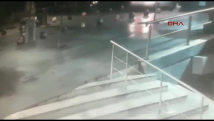 Silahlı Soyguncular 1 Dakikada 35 Bin Liralık Cep Telefonu Böyle Çaldılar