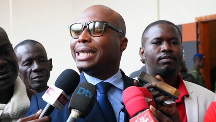 Tous les jours aussi Monsieur Moustapha Niass et Monsieur Ousmane Tanor DIENG détournent autant d'argent.