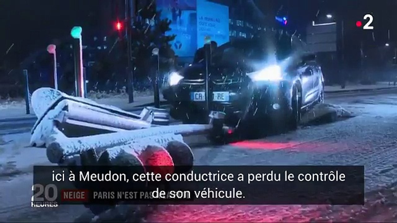 Neige et verglas : Une mère de famille montre sa technique très étonnante pour pousser sa poussette sur les trottoirs verglacés