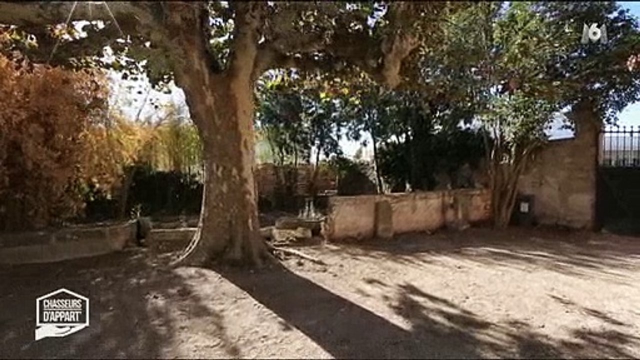 L'énorme croix à l'entrée d'une maison fait peur à d'éventuels acheteurs dans "Chasseurs d'appart" - Regardez