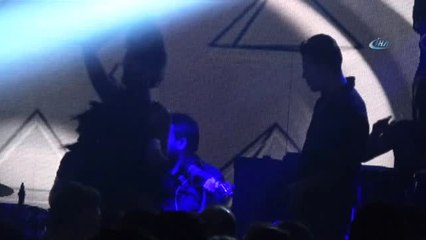 Demet Akalın'dan Seren Serengil Yorumu