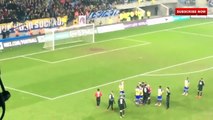 Dani Alves was PSG's goalkeeper tonight (6. 2. 2018 ) SOCHAUX 1 x 4 PSG