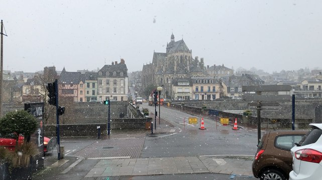 De gros flocons tombent à Mayenne, mercredi 7 février