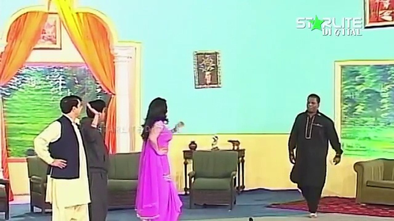 Best Of Amanat Chan and Nida Choudhary New Pakistani Stage Drama Full Comedy Funny Clip - YouTube
