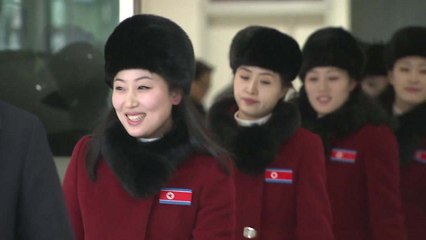 북한 응원단 왔다..."힘 합쳐 잘해 봅시다" / YTN