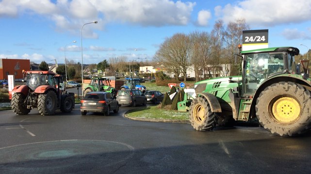 Blocage des agriculteurs devant Intermarché