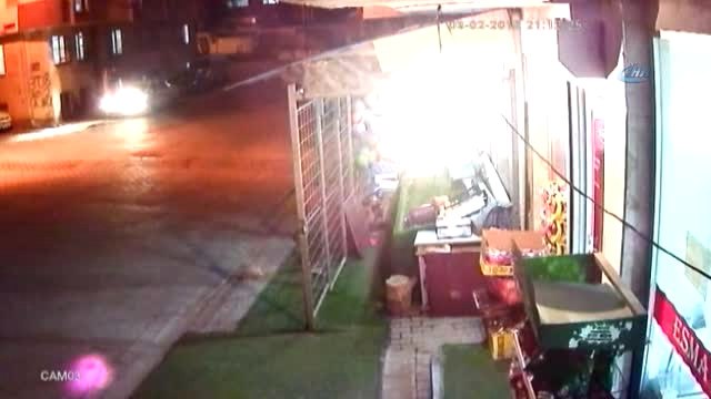 Esenyurt'ta Polis Kıyafetleriyle Marketi Soyan Zanlılar Yakalandı