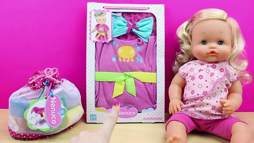 La Bebé NENUCO se baña en la bañera y hace pipí en el orinal | Accesorios para la higiene de Nenuco - Vídeo Dailymotion