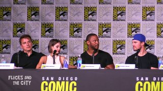 ARROW Comic Con 2016 Panel Highlights (Part 1) - Stephen Amell, Emily Bett Rickards, Season 5