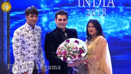 अरबाज़ खान हुए नॉटी मॉडल्स के चेहरे से ज़्यादा उनकी टाँगों के हुये दीवाने