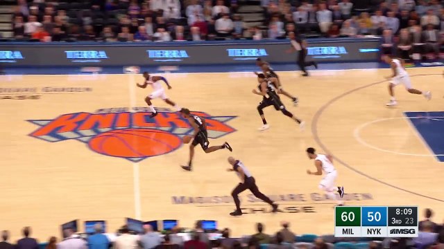 Dunk de l'année : Giannis Antetokounmpo saute de Tim Hardaway Jr
