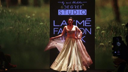 Karisma, Malaika, Karan Singh & Kiara Advani at P.C Of LFW Summer Resort 2018 Day 5