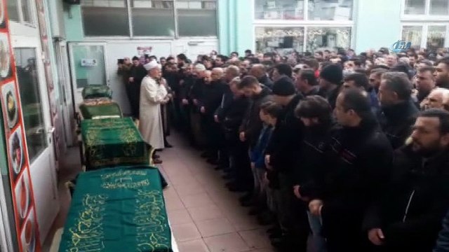 - Almanya'da Ölen Türk Aile Dualarla Trabzon'a Uğurlandı- Acılı Aileye Büyük Destek- Gözyaşları Sel Olup Aktı
