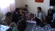 Teröristlerle girilen çatışmada yaralanan asker baba evine getirildi
