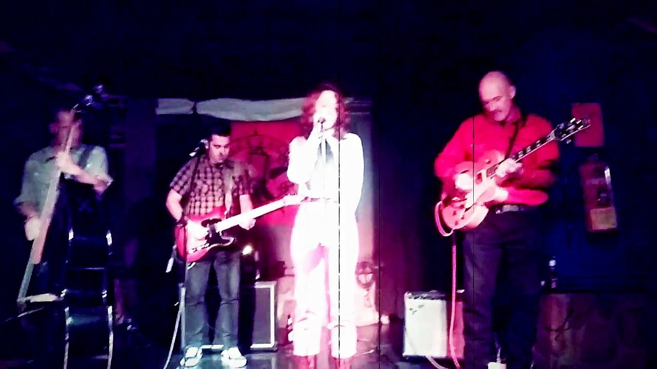 Sui & The Electroshocks - I Fall To Pieces / Boogie Blues (2018)