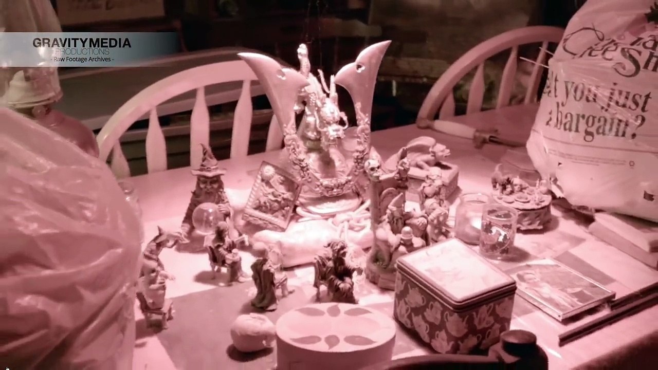 RAW UNCUT footage inside Ed and Lorraine Warrens occult museum. See the real Annabelle doll!