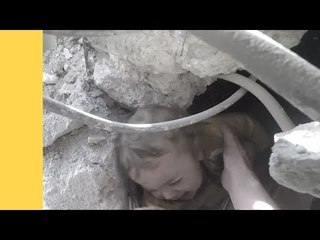 Kanak-Kanak Terperosok Bawah Runtuhan Konkit