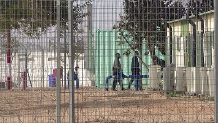 Migrantes africanos en Israel prefieren prisión que expulsión