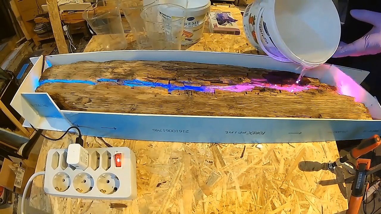 neo Woodstock Lichtskulptur light sculpture resin ToSaLignea