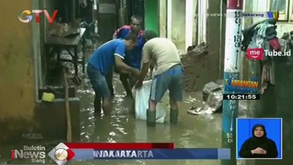 Dilanda Banjir, Warga Kesulitan Bersihkan Lumpur di Jatinegara