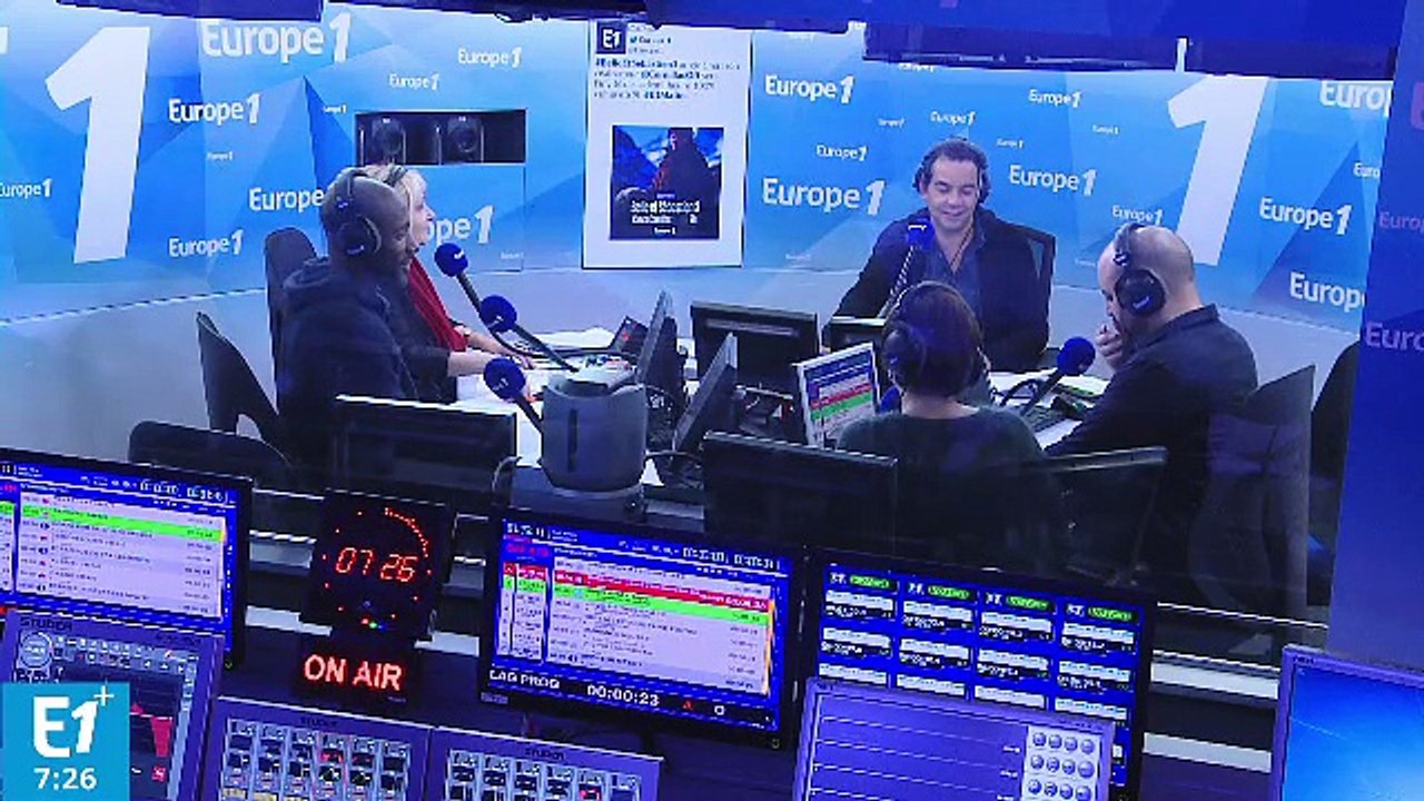 "Dans quelques instants sur BFM TV, notre spécialiste Sciences qui a mis de l'eau dans un bac en plastique, qui l'a mis au congélateur, et ça a fait des glaçons. A tout de suite."