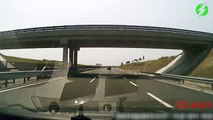 Il s'endort au volant à plus de 130kmh sur l'autoroute et sa dashcam filme la scène