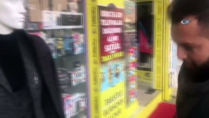Cansız Mankenin Üzerindeki Kıyafeti Böyle Çaldı