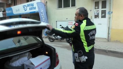 Lüks otomobilde ölüme terk edildiler