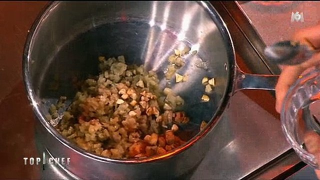 Un candidat de Top Chef fait une présentation de son plat osée devant Jean-François Piège - Regardez