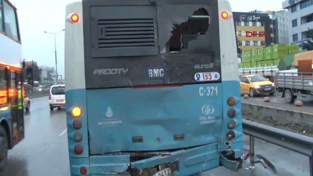 Tır Durağı Parçaladı, Hafriyat Kamyonu Özel Halk Otobüsüne Çarptı...