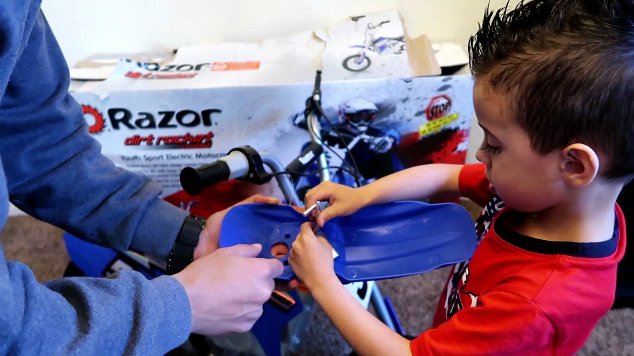 Talented 5 Years unboxing and ride his first Motocross