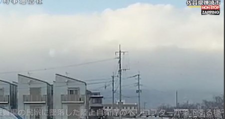 Japon : Un hélicoptère militaire s'écrase sur une maison (vidéo)