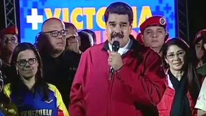 Maduro firma el acuerdo de paz y sigue dispuesto a dialogar