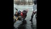 Voici pourquoi faire de la moto à pneus cloutés sur un fleuve gelé est une très mauvaise idée