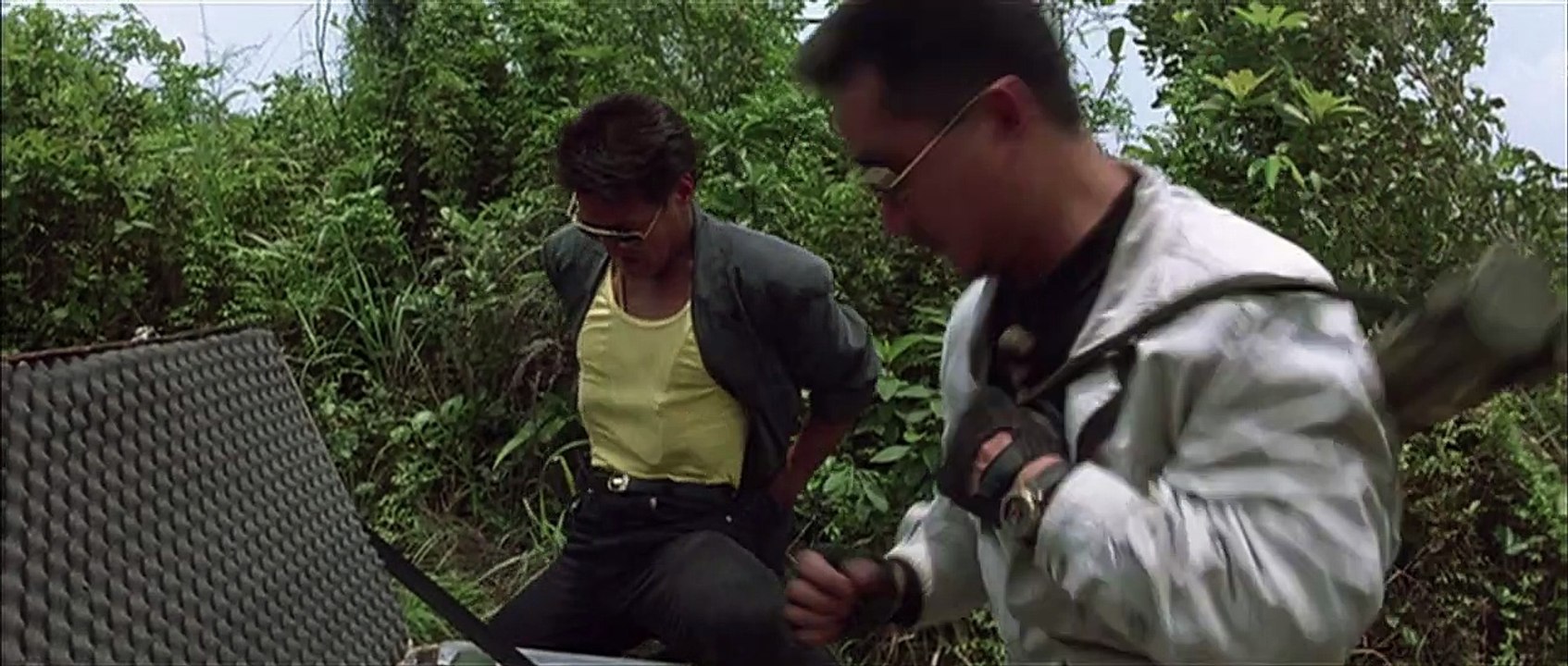 警察故事3(1992)主演 成龙  杨紫琼  张曼玉  曾江  元华 Part 2