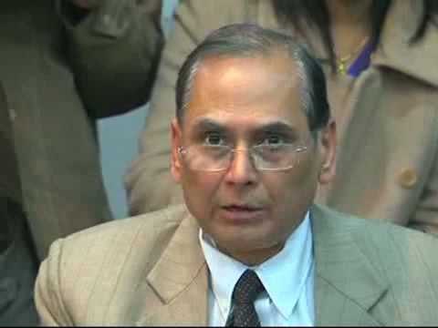 Oil executives call off strike; truckers stir continues