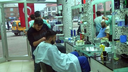 Düzceli kuaför 1 haftalık gelirini Mehmetçiğe gönderecek