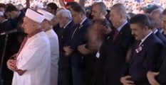 Afrin Şehidinin Cenazesinde Ağlatan Kare! Annesi Oğlunun Naaşını Getiren Askerin Elini Öptü