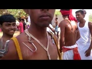 चड़क पूजा पर भक्त शरीर पर खुश करते हैं भगवान को