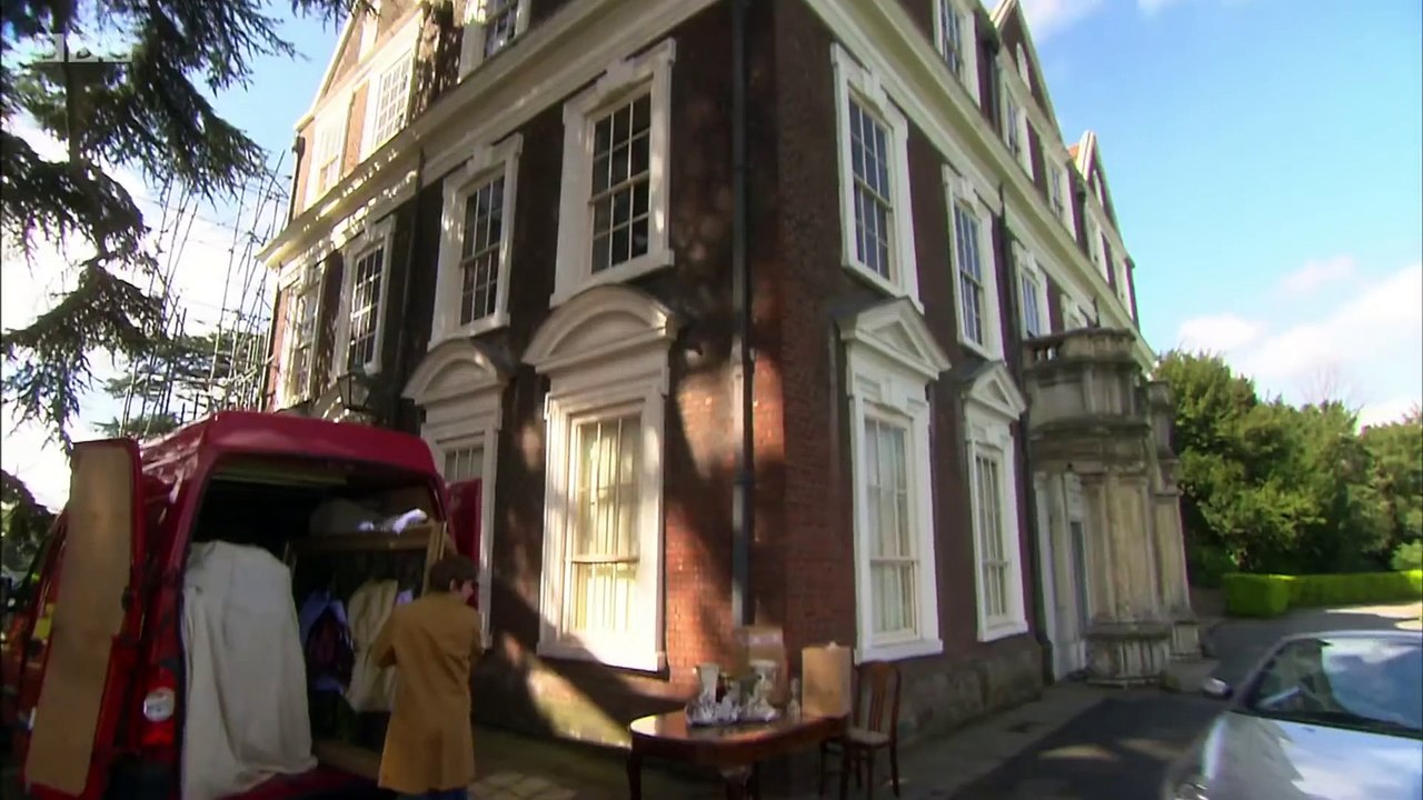 Gigglebiz Ann Teak examined an music box probably owned by King Henry VIII